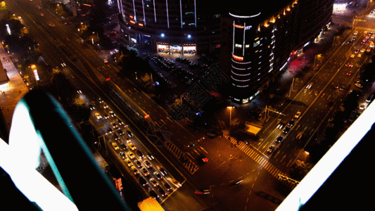 夜晚道路俯拍夜景路口车流延时摄影GIF高清图片