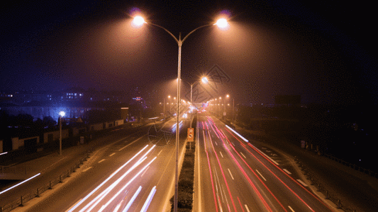 夕阳下的公路深夜朦胧路灯下公路交通延时GIF高清图片