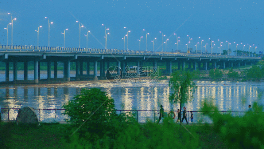 傍晚的河畔公园gif动图图片-正版gif素材401122120-摄图网