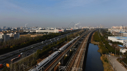 公路航拍沪宁高铁与高速GIF高清图片