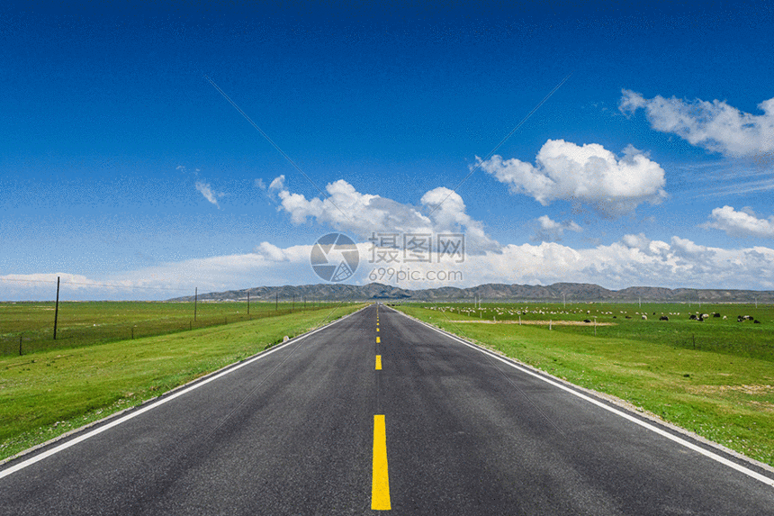 草原公路路面蓝天白云gif动图图片
