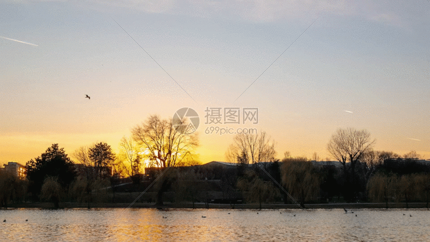 gif动图 实景动图  间隔拍摄日落湖面风景gif.gif