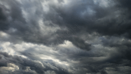 天空下的长城天空中乌云密布GIF高清图片