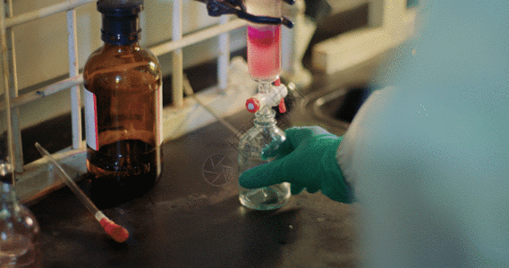 化学器皿试验操作 GIF高清图片