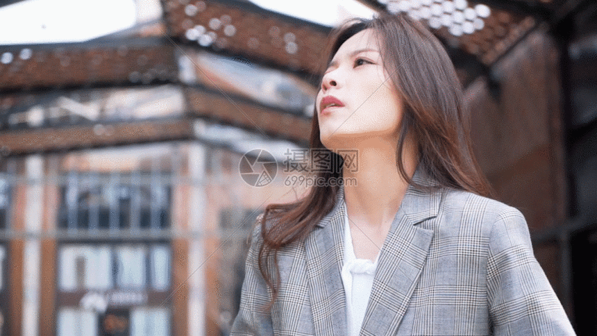 穿西装的女白领思考问题gif动图图片-正版gif素材-摄