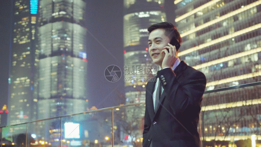 商务男士打电话gif