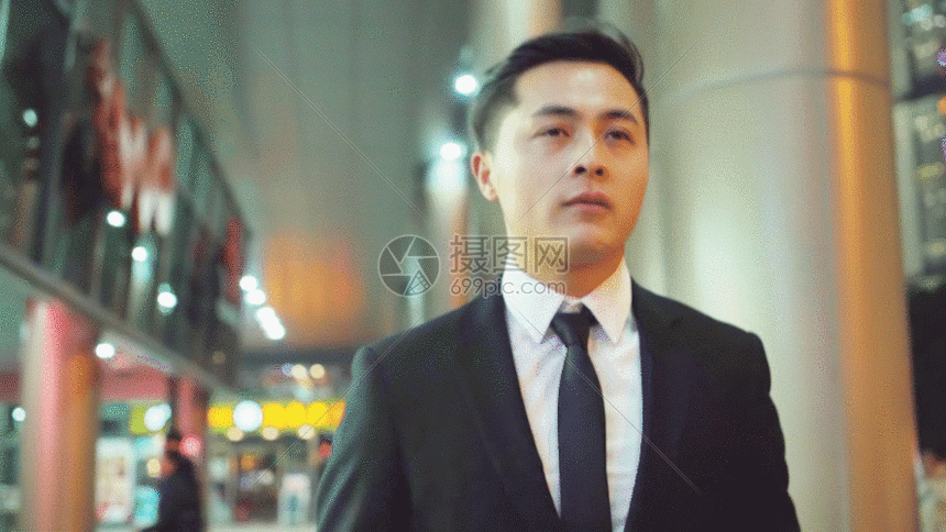 商务男士办公行走gif        id:401144120              成为gifvip