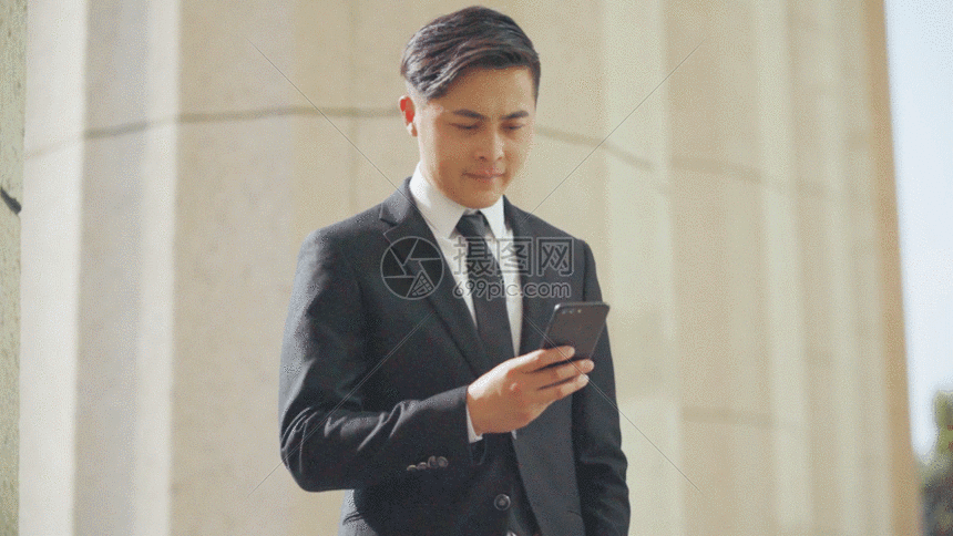 商务男士接电话gif