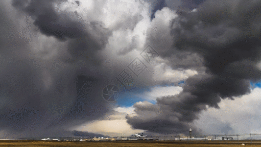 延时机场风暴GIF图片