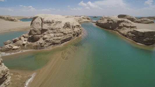 青海甘肃交接的水上雅丹地貌风光航拍视频GIF高清图片