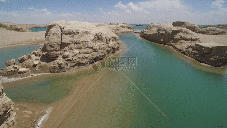 青海甘肃交接的水上雅丹地貌风光航拍视频GIF图片