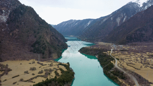 航拍藏区青山绿水GIF图片