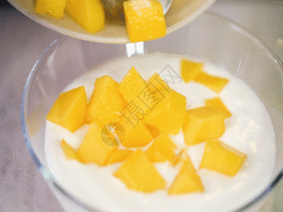 甜品菜单芒果酸奶制作GIF高清图片