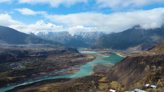 红山大峡谷雅鲁藏布江航拍GIF高清图片
