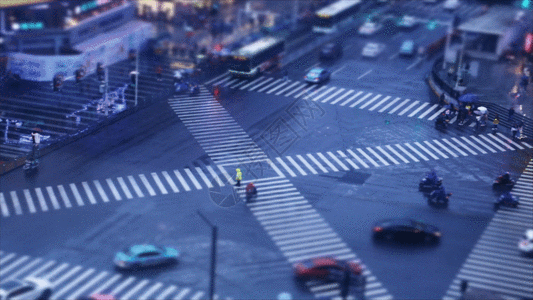 下雪马路街道人群过马路GIF高清图片