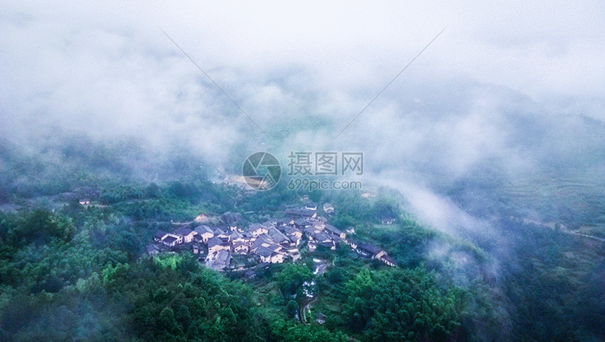 云雾笼罩中的小村古村gif动图动态图片素材下载_动图