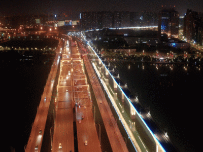 城市倒影夜晚城市交通4K航拍GIF高清图片