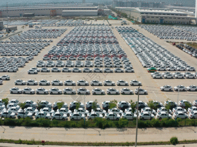 大型停车场汽车生产基地4K航拍合集GIF高清图片
