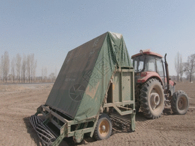 薰衣草产品农业生产机械除膜产品实拍GIF高清图片