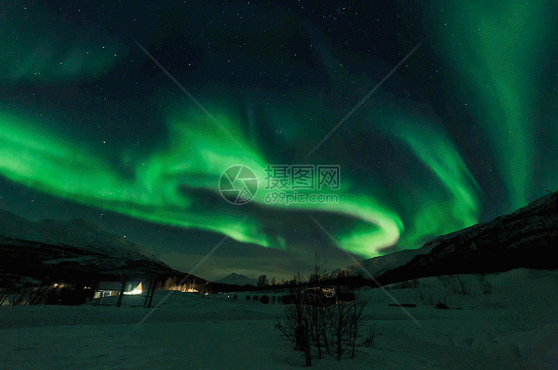 美丽的北欧冬季北极光gif图片