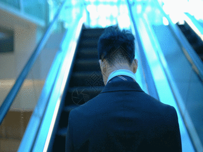 男性商务商务男性在电梯上打电话GIF高清图片