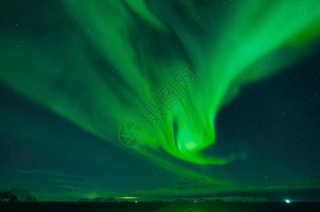 北极极光北欧海上极光gif高清图片