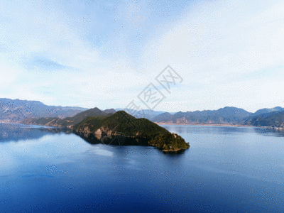山和大海航拍泸沽湖GIF高清图片