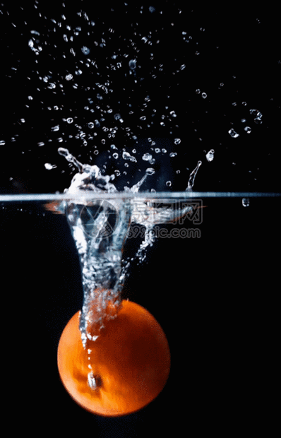 该  gif动态图片 标题为          挑起水花的血橙gif,编号: 40139727