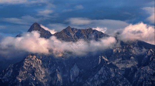 藏地高原的云和雾gif图片