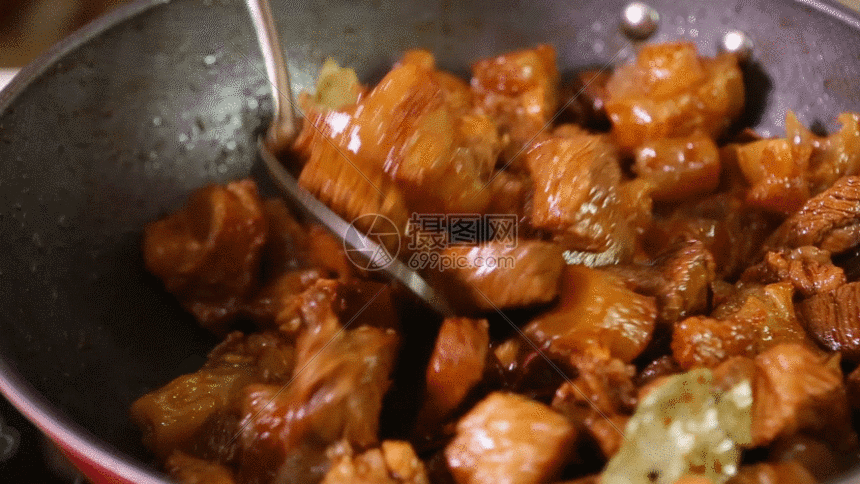 实拍翻炒红烧牛肉视频gif