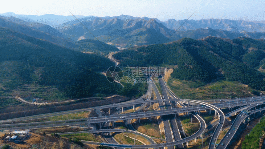 航拍山区交通环境GIF图片