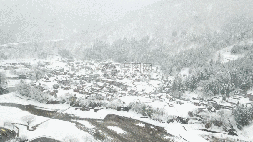 下雪天航拍日本白川乡gif