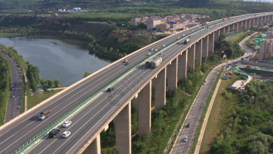 货运公路城市GIF高清图片