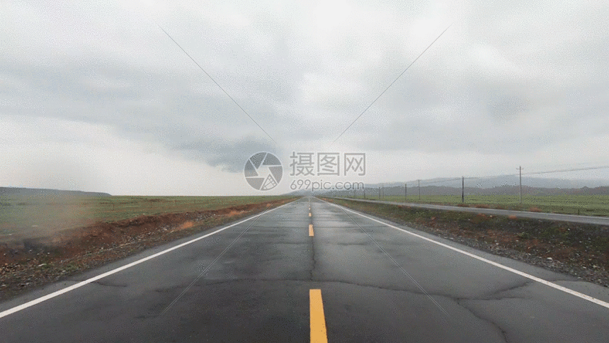 新疆草原公路基础设施运输交通GIF图片