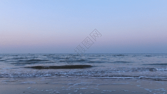 海浪沙滩水平线的夕阳海边GIF高清图片