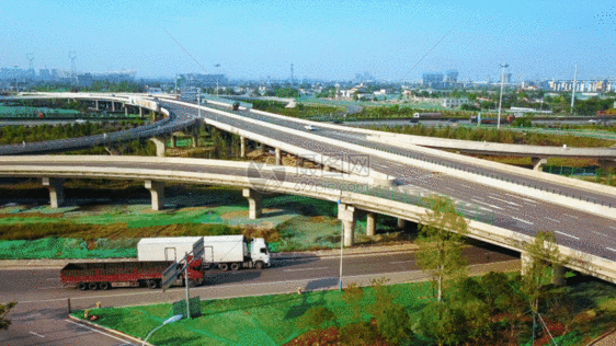 航拍高架桥和高速公路GIF图片