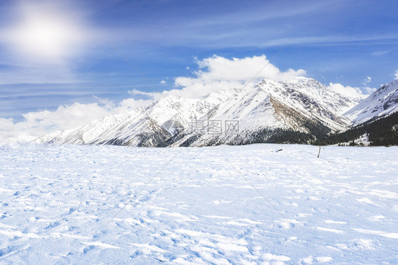 冬天雪山图片