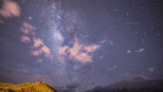 云南迪庆梅里雪山夜景银河GIF高清图片