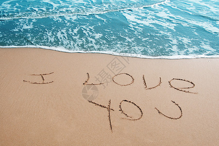 写在沙滩上的句子我爱你图片
