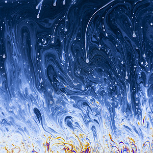 肥皂膜肥皂LiquidArt泡沫抽象彩虹艺术彩色背景在室内创建图片