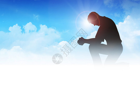 一个人在云中祈祷的剪影插图图片素材