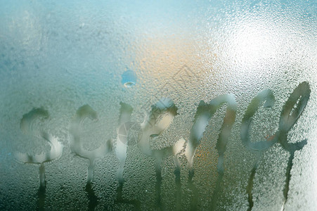 写在有雾的冷凝玻璃上的科学标志字模糊的垃圾抽象纹理太阳光颜色背景气候变化问题研究科学宏观图片