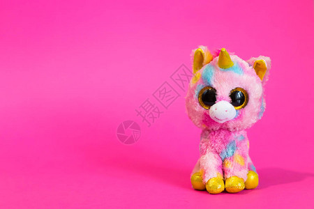 玩具粉红独角兽坐在图片