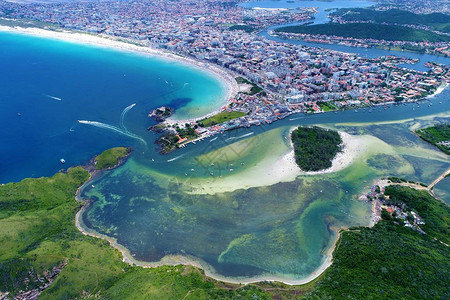 巴西里约热内卢卡波弗里奥Forte海滩的鸟瞰图假期旅行旅行目的地很棒的海滩场景热带旅行旅游点巴西邮政卡梦幻般的风图片