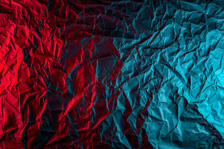 关闭红蓝工作室灯光下的黑面纸板的黑色底色colorred和Blue背景图片