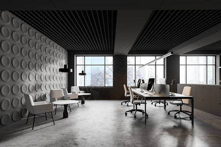 带有灰色几何型墙壁一排灰色计算机台和有白色扶臂椅和咖啡桌的休息区等现代开放空间办图片