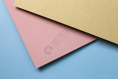 BrownKraft和粉红色纸张和蓝色纸图片