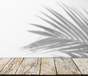 棕榈叶模糊抽象灰色阴影背景木地板图片