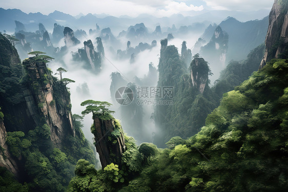 中国山峰云雾环绕群山雾绕瀑布图片