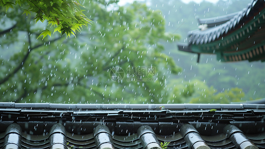 大雨中唯美的古风屋顶一角图片